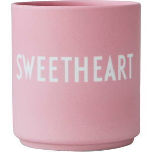 Růžový porcelánový hrnek Design Letters Sweetheart, 300 ml