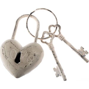 Bílé dekorativní litinové klíče Dakls Heart Rustico