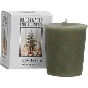 Vonná svíčka Bridgewater Candle Company Festive Frasier, 15 hodin hoření