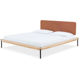 Hnědá/v přírodní barvě čalouněná dvoulůžková postel z dubového dřeva s roštem 180x200 cm Fina - Gazzda
